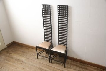 中古　展示品　美品　Cassina(カッシーナ)　292　HILL HOUSE,1(ヒルハウス1)　CHARLES RENNIE MACKINTOSH(チャールズ・レニー・マッキントッシュ)　スタイリッシュでモダンなデザインが格好良いラダーバックチェア2脚セット(椅子、イス、ダイニングチェア)(定価約47万3千円)(R-065176)
