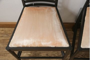 中古　展示品　美品　Cassina(カッシーナ)　292　HILL HOUSE,1(ヒルハウス1)　CHARLES RENNIE MACKINTOSH(チャールズ・レニー・マッキントッシュ)　スタイリッシュでモダンなデザインが格好良いラダーバックチェア2脚セット(椅子、イス、ダイニングチェア)(定価約47万3千円)(R-065176)