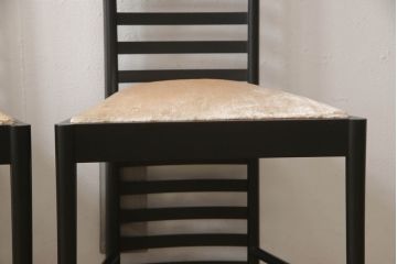 中古　展示品　美品　Cassina(カッシーナ)　292　HILL HOUSE,1(ヒルハウス1)　CHARLES RENNIE MACKINTOSH(チャールズ・レニー・マッキントッシュ)　スタイリッシュでモダンなデザインが格好良いラダーバックチェア2脚セット(椅子、イス、ダイニングチェア)(定価約47万3千円)(R-065176)