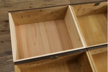 和製アンティーク　上手物!!　前面・側面栗材　銅製金具の引手が和モダンでお洒落な横長時代箪笥(横長箪笥、収納箪笥、衣装箪笥、サイドボード、サイドチェスト、引き出し)(R-065177)