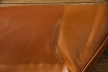 和製ビンテージ　天童木工(Tendo)　BRASILEIRA(ブラジレイラ)　希少!!　ブラジリアンローズウッド　ミッドセンチュリースタイルにおすすめな3人掛けソファ(レザーソファ、本革、3P、トリプルソファ、アームソファ、ヴィンテージ)(R-065179)