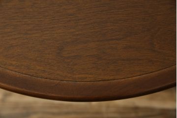 中古　美品　モリシゲ(MORISHIGE/森繁)　コンサート　品のある佇まいが美しい樺材製のラウンドテーブル(丸テーブル、センターテーブル、カフェテーブル、コーヒーテーブル、サイドテーブル、カバ材)(定価約10万2千円)(R-065185)