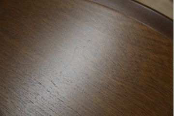 中古　美品　モリシゲ(MORISHIGE/森繁)　コンサート　品のある佇まいが美しい樺材製のラウンドテーブル(丸テーブル、センターテーブル、カフェテーブル、コーヒーテーブル、サイドテーブル、カバ材)(定価約10万2千円)(R-065185)