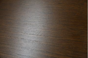 中古　美品　モリシゲ(MORISHIGE/森繁)　コンサート　品のある佇まいが美しい樺材製のラウンドテーブル(丸テーブル、センターテーブル、カフェテーブル、コーヒーテーブル、サイドテーブル、カバ材)(定価約10万2千円)(R-065185)