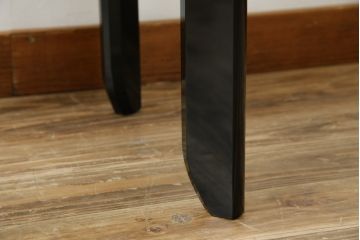 中古　美品　モリシゲ(MORISHIGE/森繁)　コンサート　品のある佇まいが美しい樺材製のラウンドテーブル(丸テーブル、センターテーブル、カフェテーブル、コーヒーテーブル、サイドテーブル、カバ材)(定価約10万2千円)(R-065185)