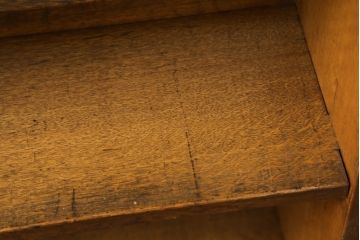 アンティーク家具　古いナラ材の風合いが魅力の楔(クサビ)式本棚(くさび式、ブックシェルフ、オープンシェルフ)(R-065189)