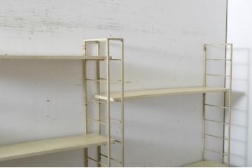 昭和レトロ　レトロ家具　お洒落なディスプレイが叶う!古い雑貨屋さんのアイアンウォールラック(壁掛け飾り棚、商品陳列棚、店舗什器、オープンラック)(R-065194)