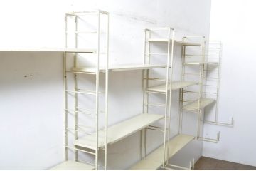 昭和レトロ　レトロ家具　お洒落なディスプレイが叶う!古い雑貨屋さんのアイアンウォールラック(壁掛け飾り棚、商品陳列棚、店舗什器、オープンラック)(R-065194)