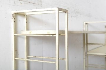 昭和レトロ　レトロ家具　お洒落なディスプレイが叶う!古い雑貨屋さんのアイアンウォールラック(壁掛け飾り棚、商品陳列棚、店舗什器、オープンラック)(R-065194)