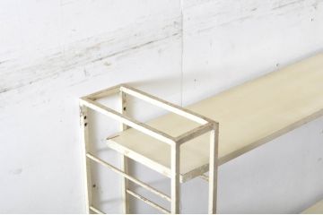 昭和レトロ　レトロ家具　お洒落なディスプレイが叶う!古い雑貨屋さんのアイアンウォールラック(壁掛け飾り棚、商品陳列棚、店舗什器、オープンラック)(R-065194)