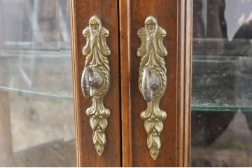 中古　DREXEL HERITAGE(ドレクセルヘリテイジ)　Cameo Classics(キャメオクラシックス)　ハーフムーン(半月型)　美しい曲線デザインに目を奪われるキャビネット(ホールチェスト、サイドボード、サイドキャビネット、飾り棚、ショーケース、収納棚、戸棚、半円型)(R-065197)