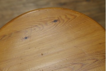 イギリスビンテージ　パイン材　優しい木の温もり溢れるハイスツール2脚セット　(R-065199)