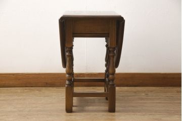 イギリスビンテージ　Old Charm(オールドチャーム)　オーク材　挽き物の脚が目を惹くミニゲートレッグテーブル(バタフライテーブル、サイドテーブル、ローテーブル、カフェテーブル、コーヒーテーブル、ラウンドテーブル、ヴィンテージ)(R-065200)