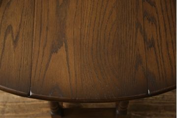 イギリスビンテージ　Old Charm(オールドチャーム)　オーク材　挽き物の脚が目を惹くミニゲートレッグテーブル(バタフライテーブル、サイドテーブル、ローテーブル、カフェテーブル、コーヒーテーブル、ラウンドテーブル、ヴィンテージ)(R-065200)