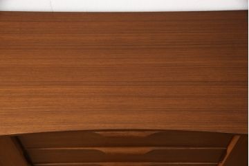 イギリスビンテージ　Austinsuite(オースティンスイート)　チーク材　小振りなサイズが取り入れやすいサイドボード(収納棚、戸棚、サイドキャビネット、ヴィンテージ)(R-065203)