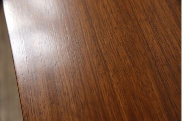 イギリスビンテージ　Austinsuite(オースティンスイート)　チーク材　小振りなサイズが取り入れやすいサイドボード(収納棚、戸棚、サイドキャビネット、ヴィンテージ)(R-065203)