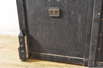 アンティーク建具　超希少!!　激レア!!　豪商の内蔵(うちぐら)で使われていた重厚な両開き扉1対(ドア、1対2枚セット、鉄扉、玄関ドア、蔵戸)(R-065204)