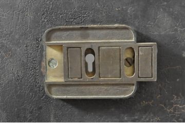 アンティーク建具　超希少!!　激レア!!　豪商の内蔵(うちぐら)で使われていた重厚な両開き扉1対(ドア、1対2枚セット、鉄扉、玄関ドア、蔵戸)(R-065204)