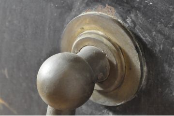 アンティーク建具　超希少!!　激レア!!　豪商の内蔵(うちぐら)で使われていた重厚な両開き扉1対(ドア、1対2枚セット、鉄扉、玄関ドア、蔵戸)(R-065204)
