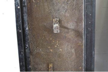 アンティーク建具　超希少!!　激レア!!　豪商の内蔵(うちぐら)で使われていた重厚な両開き扉1対(ドア、1対2枚セット、鉄扉、玄関ドア、蔵戸)(R-065204)