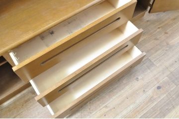 中古　美品　北海道旭川家具　インテリアセンター(カンディハウス)　収納力抜群!!ナチュラルな風合いが魅力のキャビネット(CONDE HOUSE、サイドボード、収納棚、戸棚、飾り棚)(R-065207)