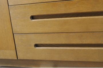 中古　美品　北海道旭川家具　インテリアセンター(カンディハウス)　収納力抜群!!ナチュラルな風合いが魅力のキャビネット(CONDE HOUSE、サイドボード、収納棚、戸棚、飾り棚)(R-065207)