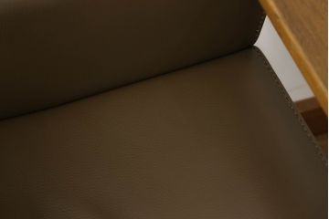 中古　CONDE HOUSE(カンディハウス)　BOLS(ボルス)　ナラ材　本革(レザー)　落ち着いた寛ぎの空間づくりにおすすめなアームチェア(ダイニングチェア、椅子、イス)(定価約14万円)(R-065213)