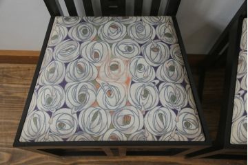 中古　美品　大変希少な絶版品　Cassina(カッシーナ)　CHARLES RENNIE MACKINTOSH(チャールズ・レニー・マッキントッシュ)　308 NITSHILL(ニッツヒル) ダイニングチェア2脚セット(椅子、イス)(R-065214)
