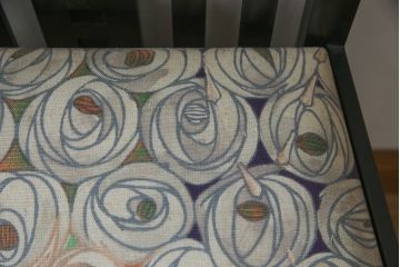 中古　美品　大変希少な絶版品　Cassina(カッシーナ)　CHARLES RENNIE MACKINTOSH(チャールズ・レニー・マッキントッシュ)　308 NITSHILL(ニッツヒル) ダイニングチェア2脚セット(椅子、イス)(R-065214)