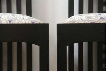 中古　美品　大変希少な絶版品　Cassina(カッシーナ)　CHARLES RENNIE MACKINTOSH(チャールズ・レニー・マッキントッシュ)　308 NITSHILL(ニッツヒル) ダイニングチェア2脚セット(椅子、イス)(R-065214)