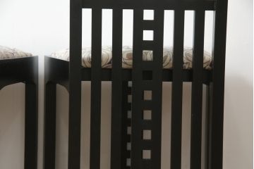 中古　美品　大変希少な絶版品　Cassina(カッシーナ)　CHARLES RENNIE MACKINTOSH(チャールズ・レニー・マッキントッシュ)　308 NITSHILL(ニッツヒル) ダイニングチェア2脚セット(椅子、イス)(R-065214)