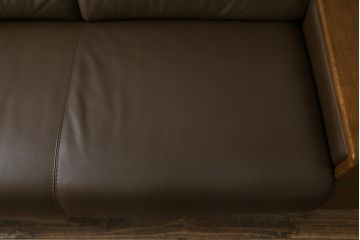 中古　CONDE HOUSE(カンディハウス)　BOLS(ボルス)　ナラ材　本革(レザー)　大人っぽい落ち着きのある空間づくりが叶う2人掛けソファ(アームソファ、2P)(定価約68万円)(R-065216)