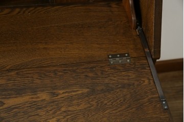 和製ヴィンテージ　北海道旭川家具　職人手造り　ナチュラルな風合いが魅力のライティングビューロー　(R-065218)