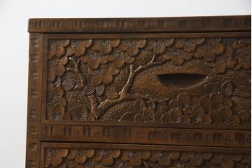 中古　軽井沢彫り　満開の桜の彫刻が見事なチェスト(引き出し、衣装たんす、収納箪笥)(R-065220)