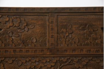 中古　軽井沢彫り　満開の桜の彫刻が見事なチェスト(引き出し、衣装たんす、収納箪笥)(R-065220)