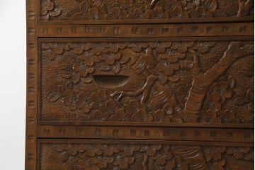 中古　軽井沢彫り　満開の桜の彫刻が見事なチェスト(引き出し、衣装たんす、収納箪笥)(R-065220)