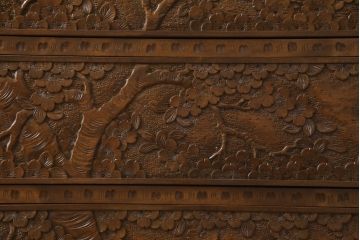 中古　軽井沢彫り　満開の桜の彫刻が見事なチェスト(引き出し、衣装たんす、収納箪笥)(R-065220)