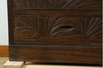 中古　軽井沢彫り　職人技が光る菖蒲の彫りが美しいチェスト　(R-065221)