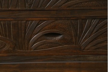 中古　軽井沢彫り　職人技が光る菖蒲の彫りが美しいチェスト　(R-065221)