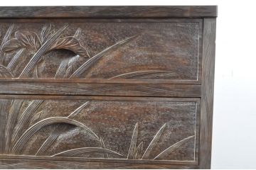 中古　軽井沢彫り　職人技が光る菖蒲の彫りが美しいチェスト(引き出し、衣装箪笥、収納タンス)(R-065221)