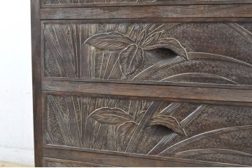 中古　軽井沢彫り　職人技が光る菖蒲の彫りが美しいチェスト(引き出し、衣装箪笥、収納タンス)(R-065221)