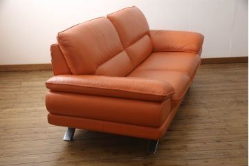 中古　美品　イタリア　ニコレッティ(NICOLETTI)　メルキュリオ(MERCURIO)　インテリアのアクセントになる本革張り2.5人掛けソファ(2人掛けソファ、3人掛けソファ、2P、3P)(定価約48万円)(R-065222)