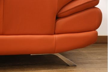 中古　美品　イタリア　ニコレッティ(NICOLETTI)　メルキュリオ(MERCURIO)　インテリアのアクセントになる本革張り2.5人掛けソファ(2人掛けソファ、3人掛けソファ、2P、3P)(定価約48万円)(R-065222)
