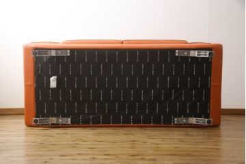 中古　美品　イタリア　ニコレッティ(NICOLETTI)　メルキュリオ(MERCURIO)　インテリアのアクセントになる本革張り2.5人掛けソファ(2人掛けソファ、3人掛けソファ、2P、3P)(定価約48万円)(R-065222)