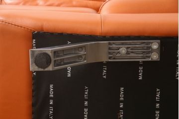 中古　美品　イタリア　ニコレッティ(NICOLETTI)　メルキュリオ(MERCURIO)　インテリアのアクセントになる本革張り2.5人掛けソファ(2人掛けソファ、3人掛けソファ、2P、3P)(定価約48万円)(R-065222)