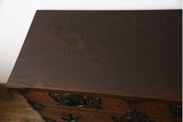 中古　美品　岩谷堂箪笥(菊幸)　存在感のある金具が目を惹くサイドボード(サイドチェスト、引き出し、タンス、衣装箪笥、収納箪笥)(R-065223)