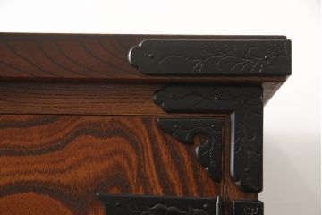 中古　美品　岩谷堂箪笥(菊幸)　存在感のある金具が目を惹くサイドボード(サイドチェスト、引き出し、タンス、衣装箪笥、収納箪笥)(R-065223)
