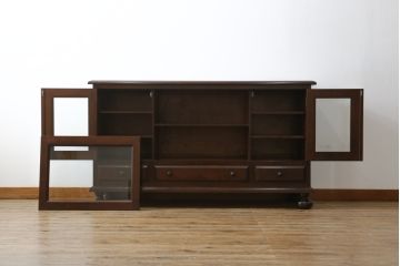 中古　美品　松本民芸家具　シックな佇まいが和洋折衷の空間に取り入れやすいC-?U型サイドボード(収納棚、戸棚、サイドキャビネット、飾り棚)(定価約60万5千円)(R-065224)
