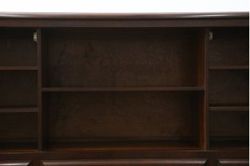 中古　美品　松本民芸家具　シックな佇まいが和洋折衷の空間に取り入れやすいC-?U型サイドボード(収納棚、戸棚、サイドキャビネット、飾り棚)(定価約60万5千円)(R-065224)