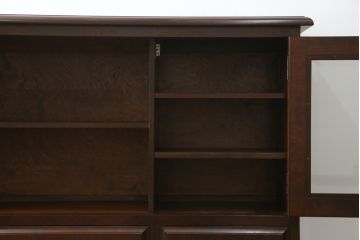 中古　美品　松本民芸家具　シックな佇まいが和洋折衷の空間に取り入れやすいC-?U型サイドボード(収納棚、戸棚、サイドキャビネット、飾り棚)(定価約60万5千円)(R-065224)